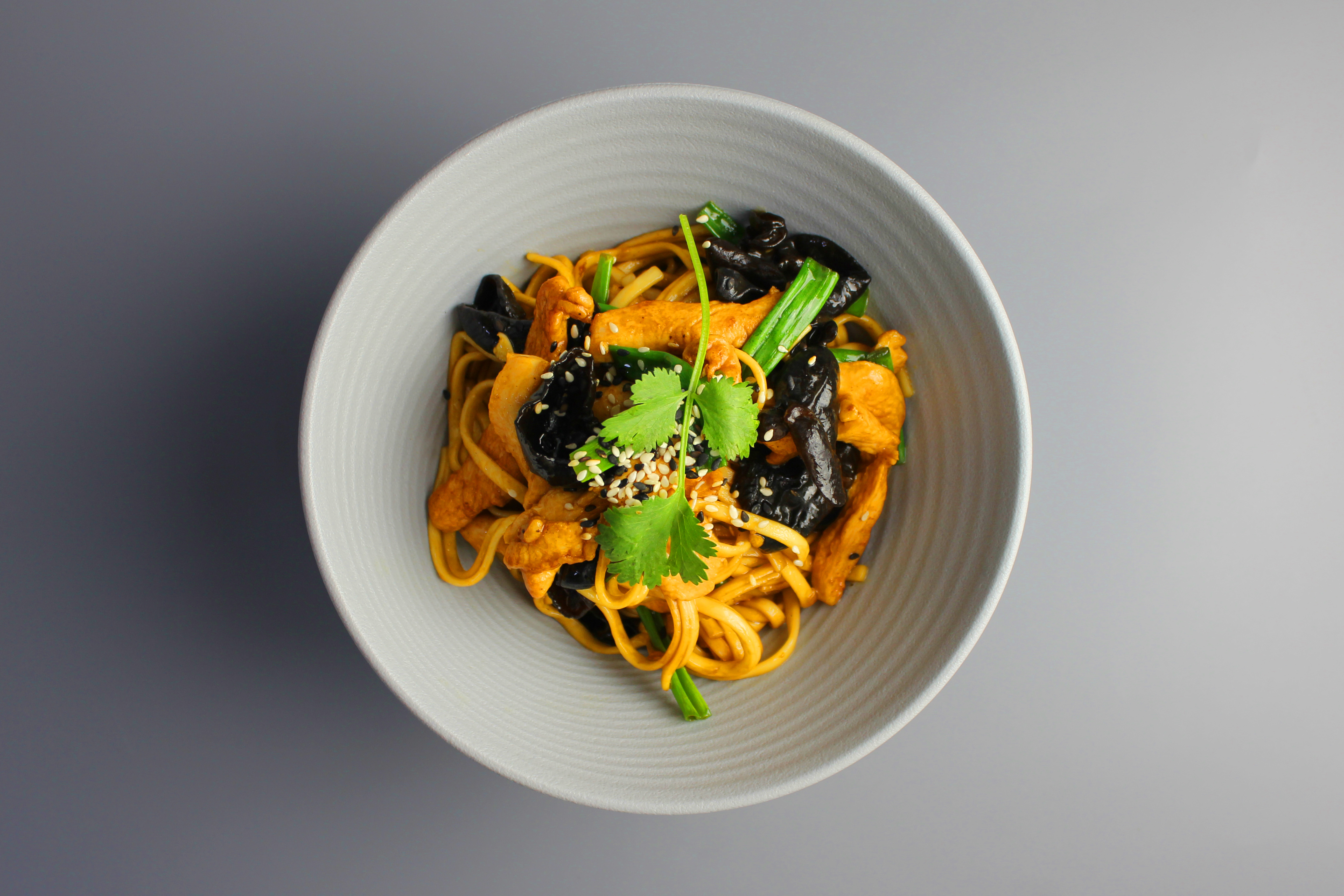 ЛАПША С ЦЫПЛЕНКОМ И ГРИБАМИ МУЭР