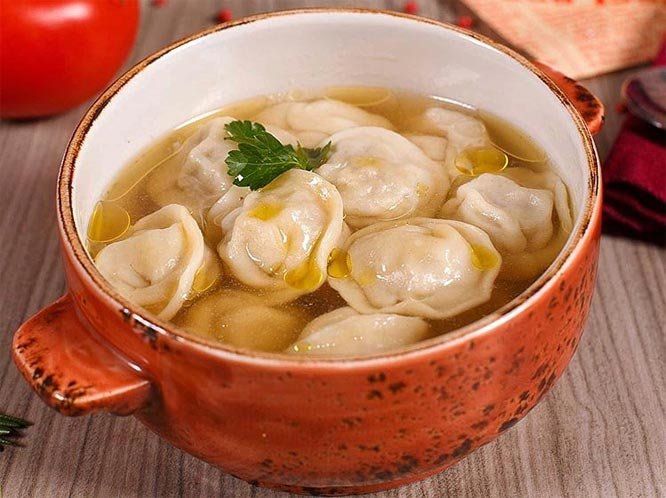 Пельмени с бульоном