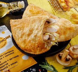 Чебурек с курицей и сыром 