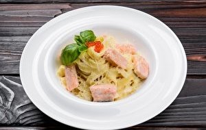 Фетучини с лососем 400 гр.