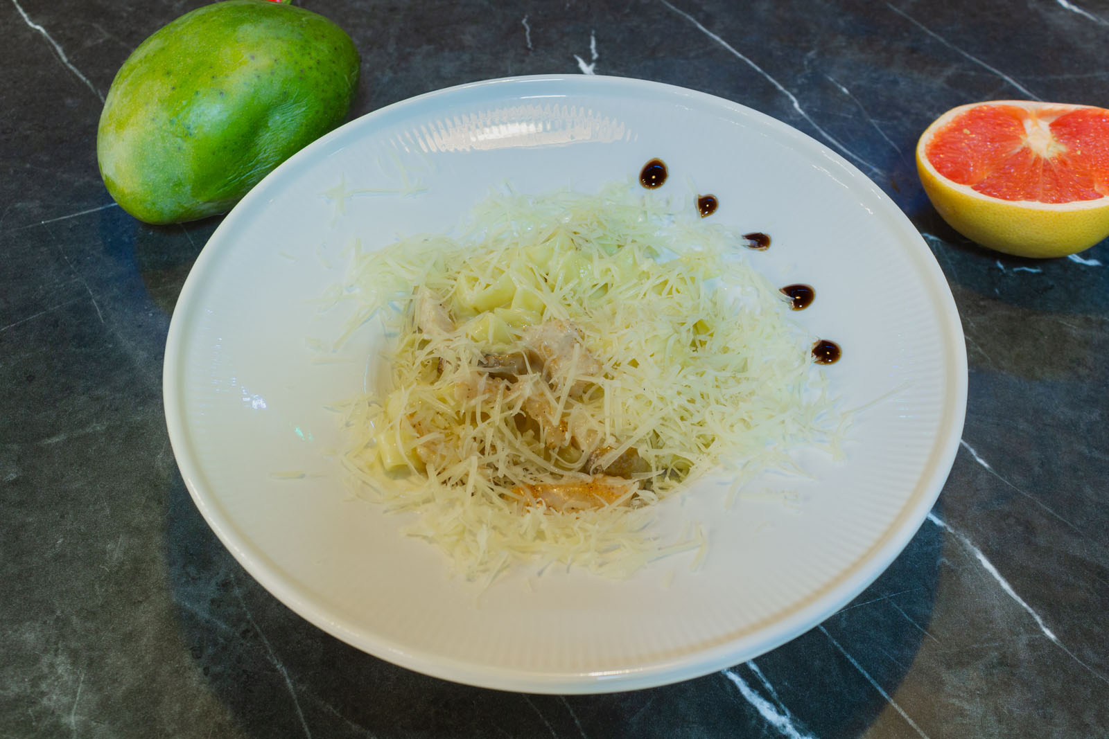 Фетучини с нежной куриной грудкой, грибами в сливочном соусе