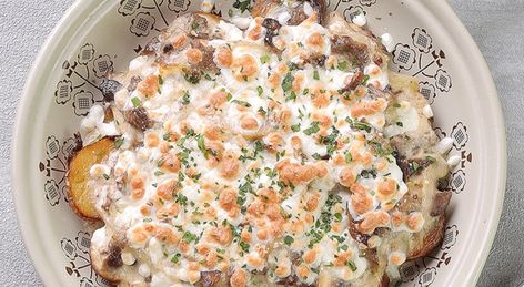 Бефстроганов запечённый с моцареллой