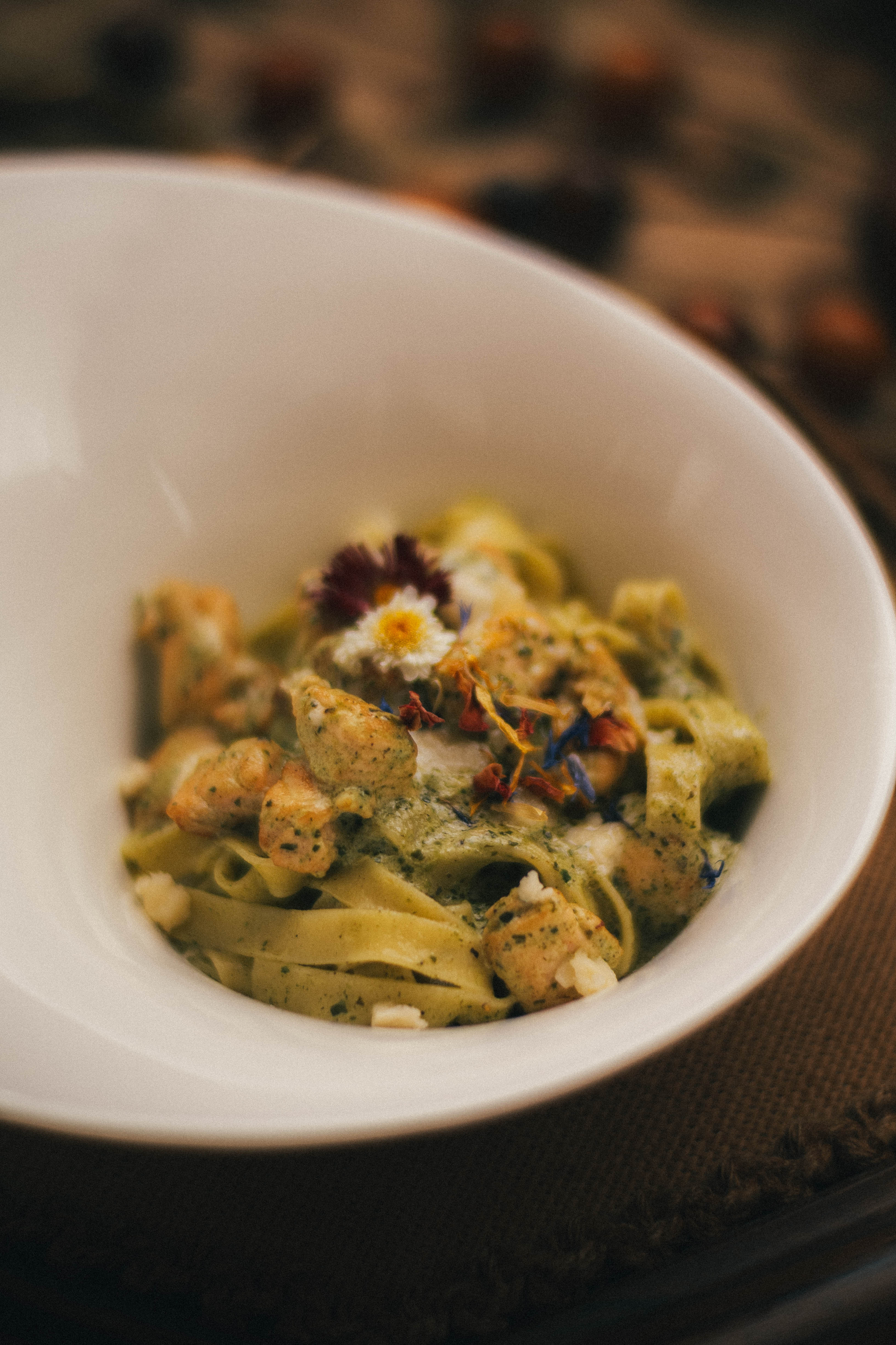 Паста с лососем и песто