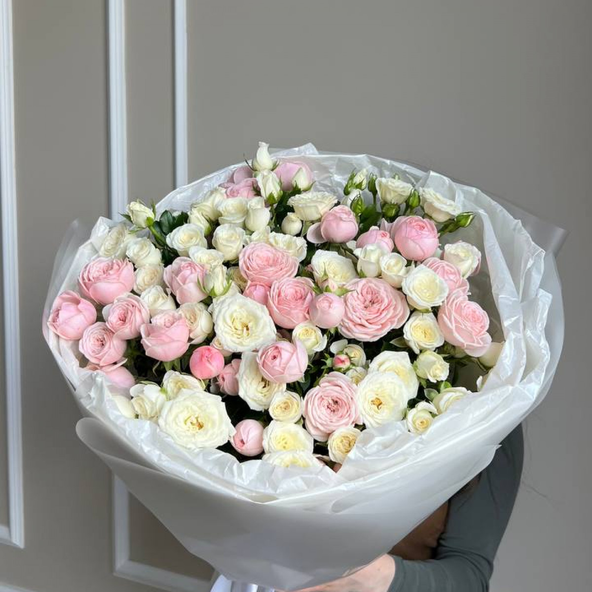 Моно букет из кустовых роз 75 (предзаказ)