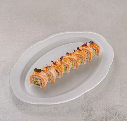 Ролл опаленная Фила с лососем и угрем 