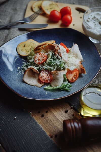 Цезарь с курицей