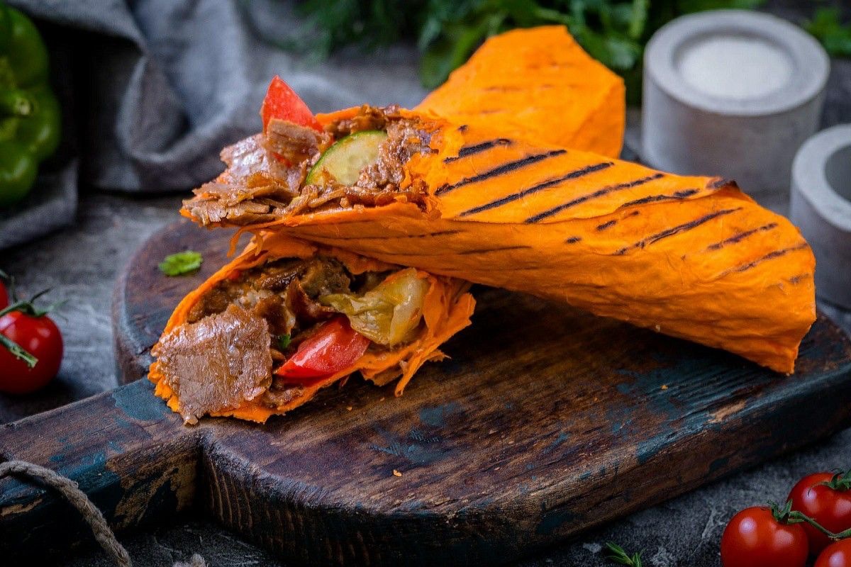 Шаурма куриная в сырном лаваше
