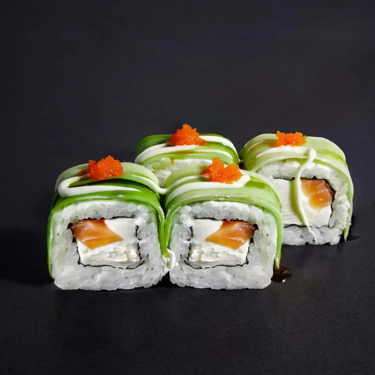 Ролл Королевский с лососем 1/2