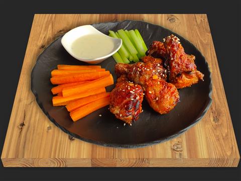 Крылья с хрустящими овощами в соусе BBQ