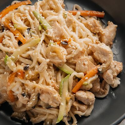 Wok со сладкой курицей (пшеничная)