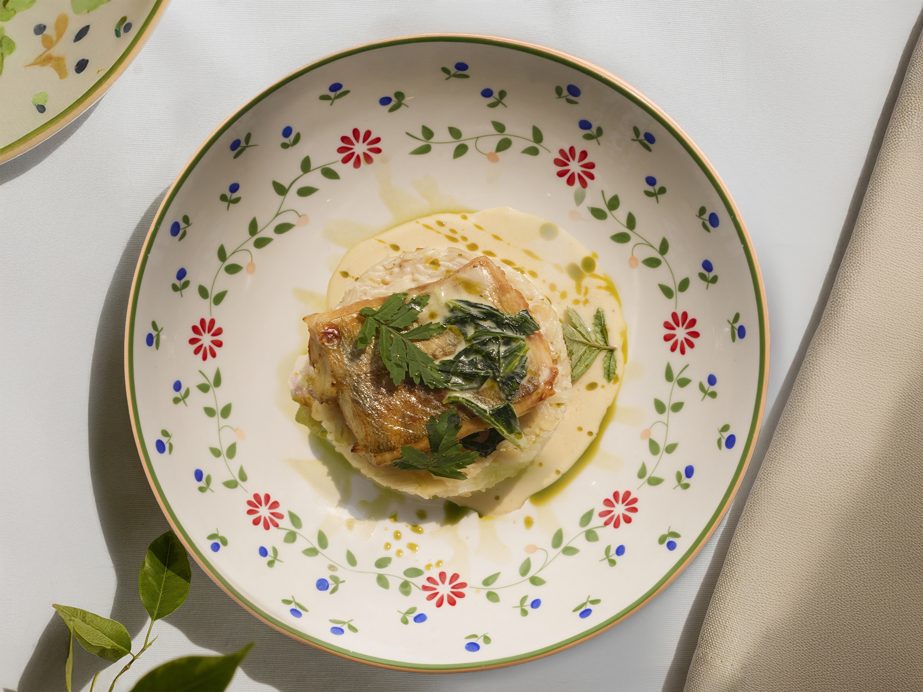 Устричный судак с рисом басмати и соусом шампань