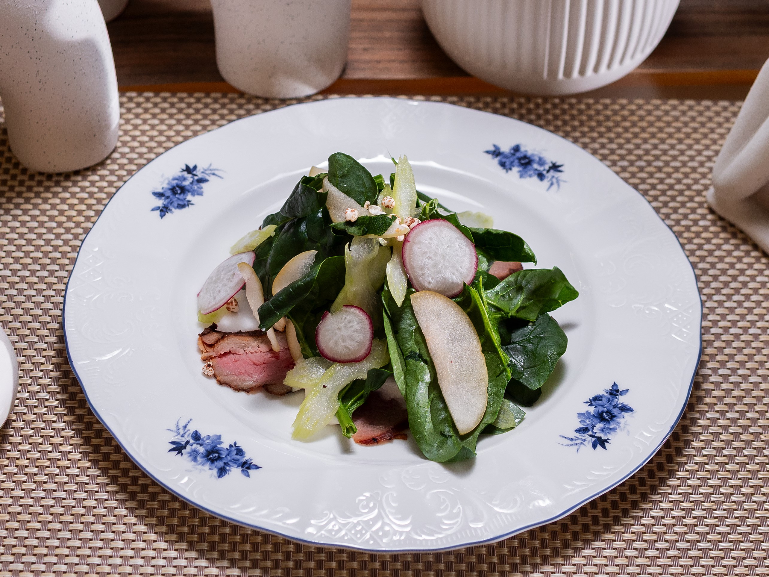 Салат с уткой и мочеными яблоками