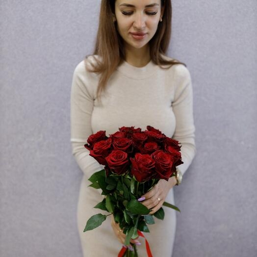 15 красных роз