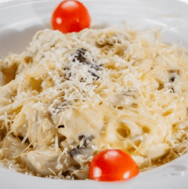 Паста с грибами и курицей