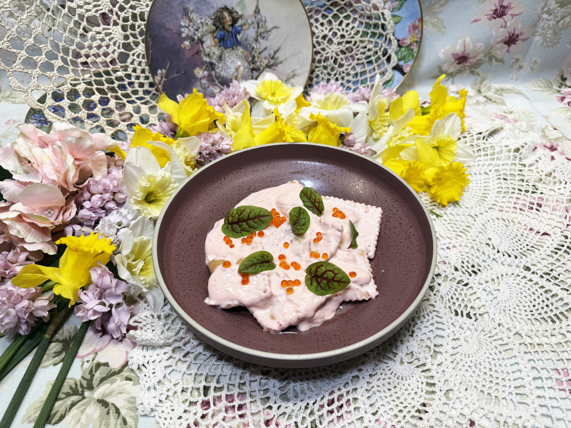 Равиоли с осьминогом и сливочным соусом с икрой летучей рыбы