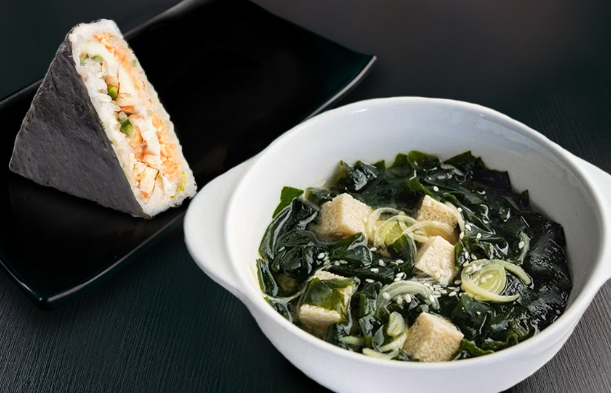 Мисо суп + онигири спайси креветка