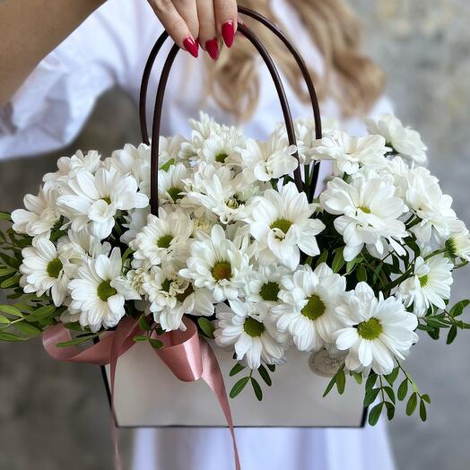 Сумочка с цветами ромашковидная хризантема