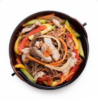 Соба с овощами в слив.соусе с курицей