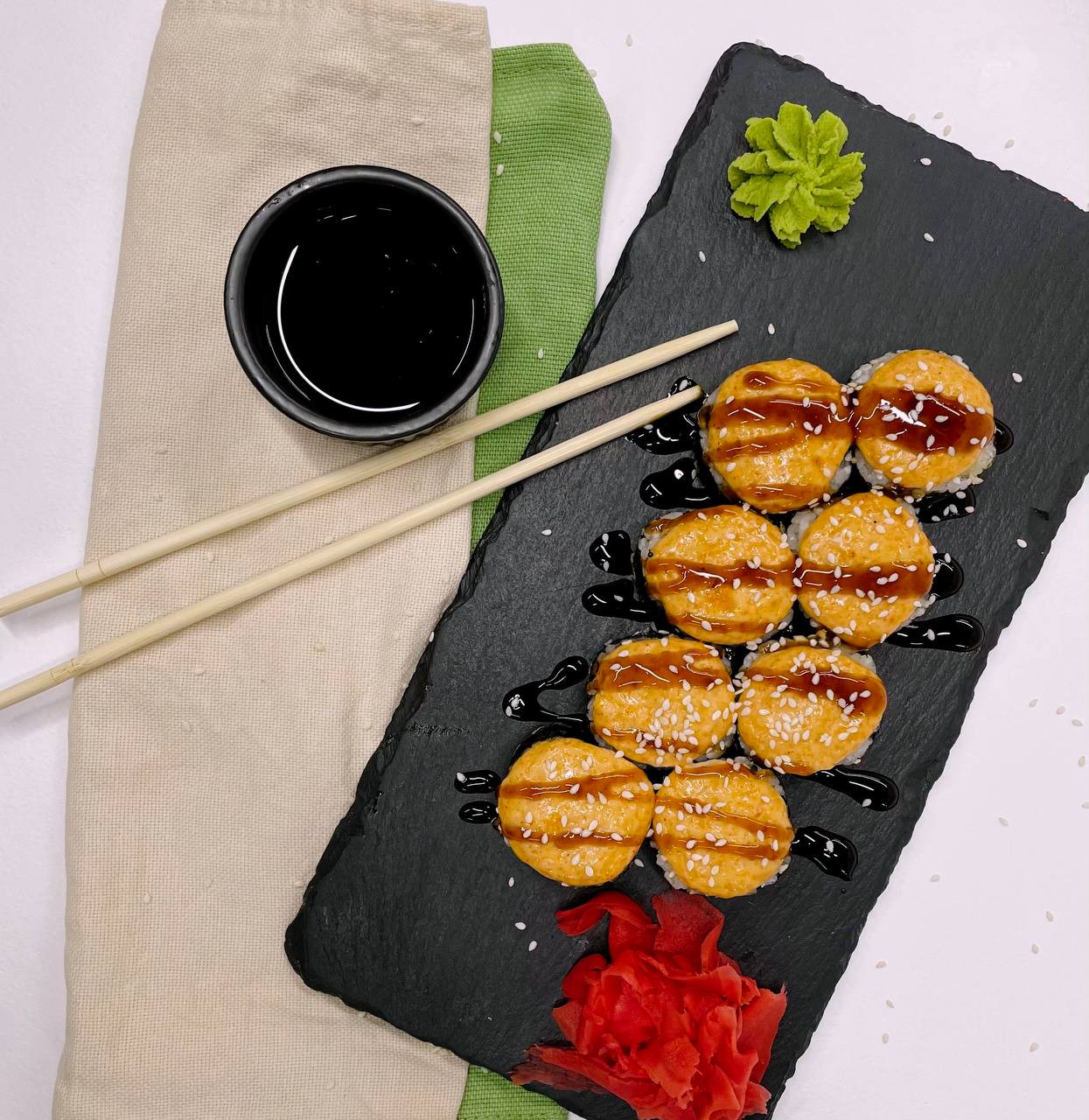 Запеченный ролл с томаго (Острый).