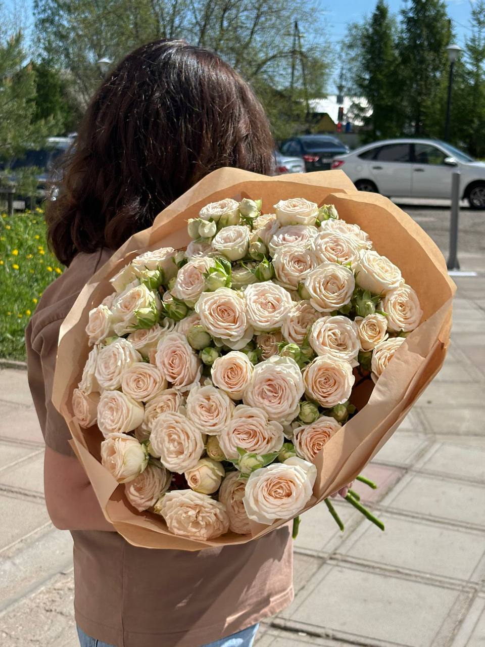 Букет пионовидных кремовых роз