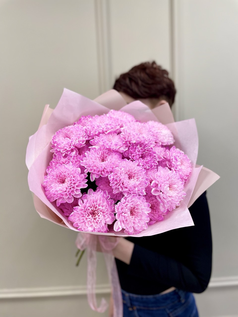 Букет из 5 цветных хризантем