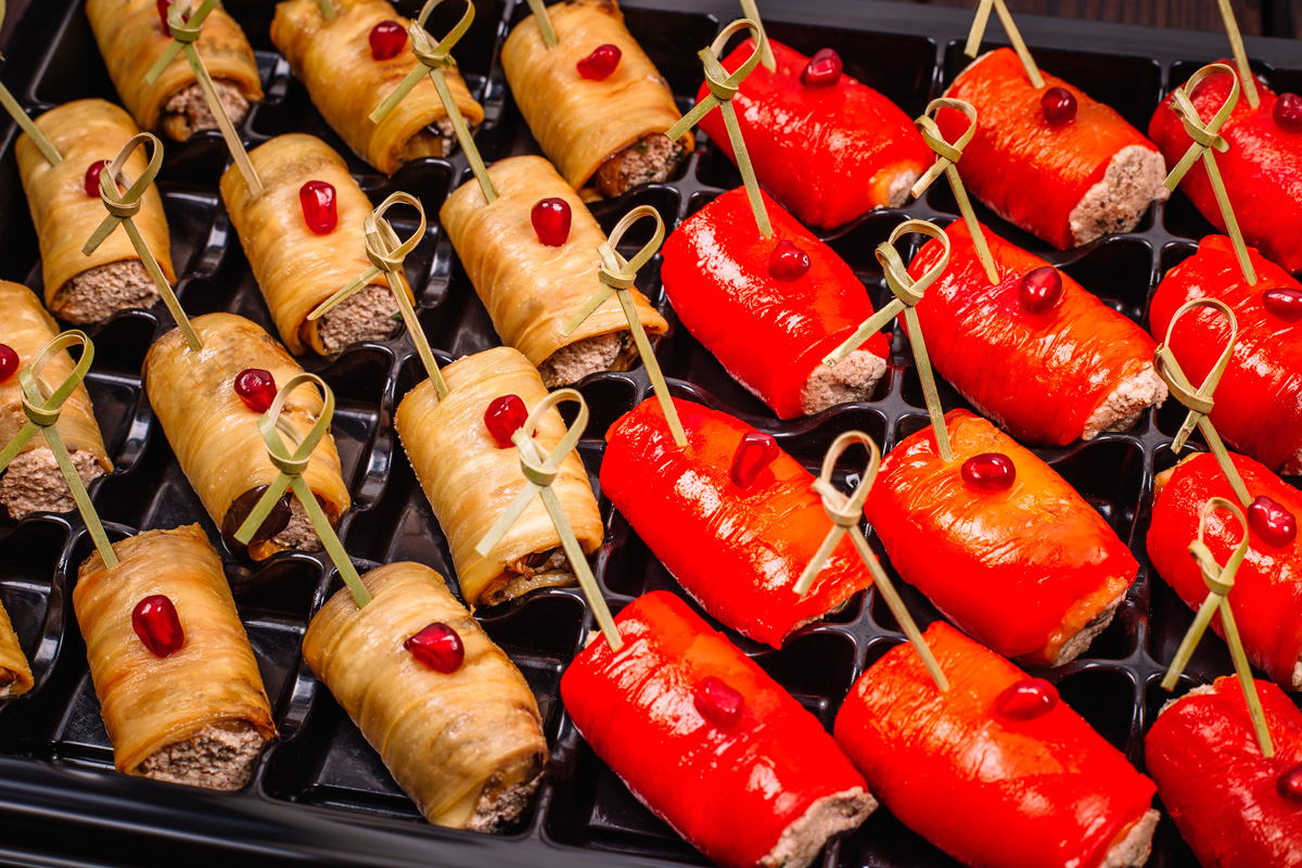 На 2-4 персоны ассорти овощных рулетов мини