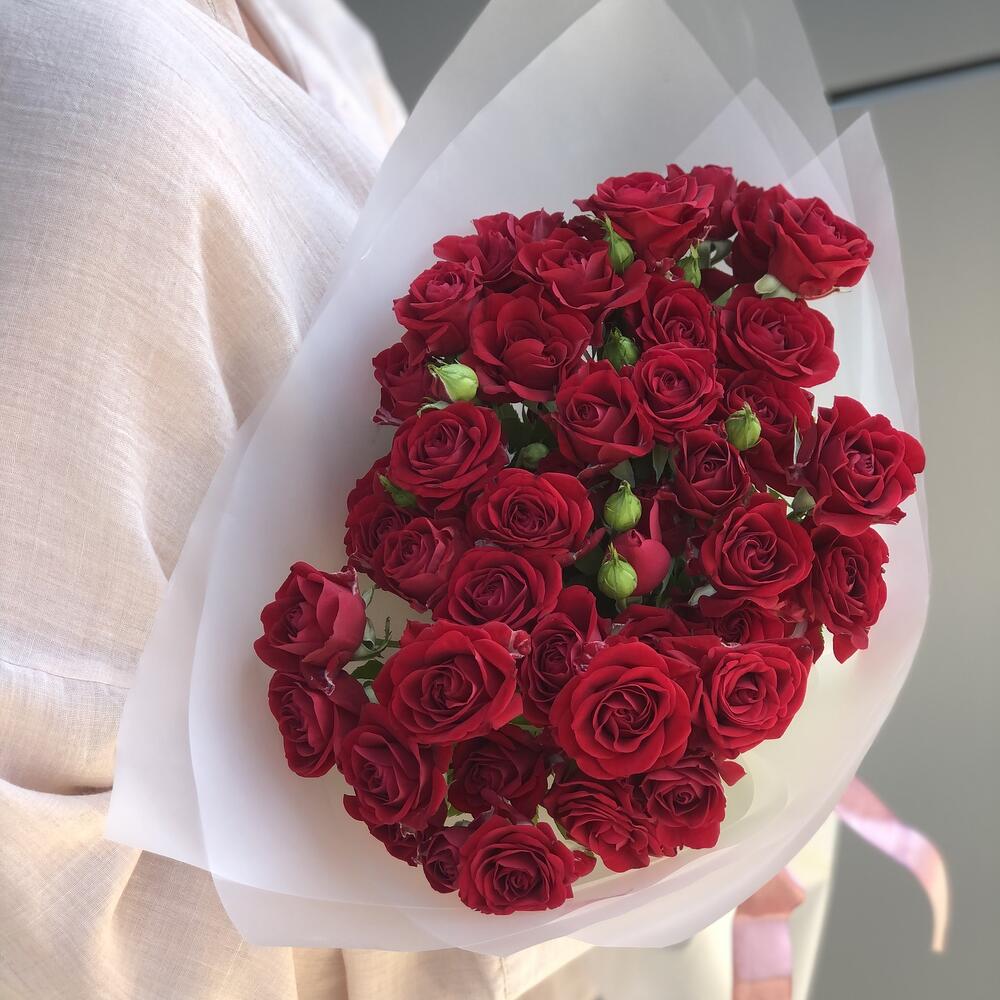 Букет с кустовыми красными розами 9шт