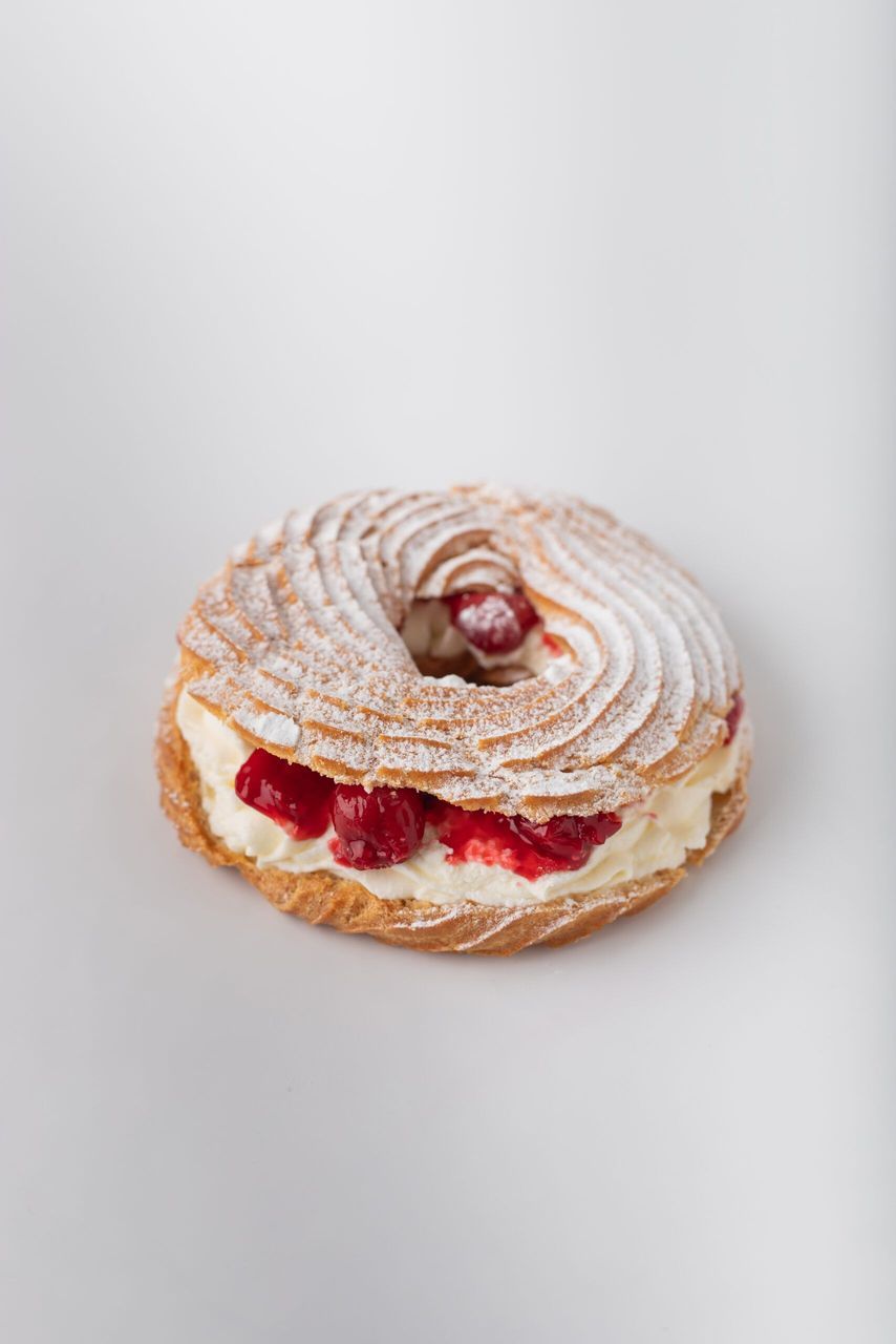 Творожное кольцо с вишней