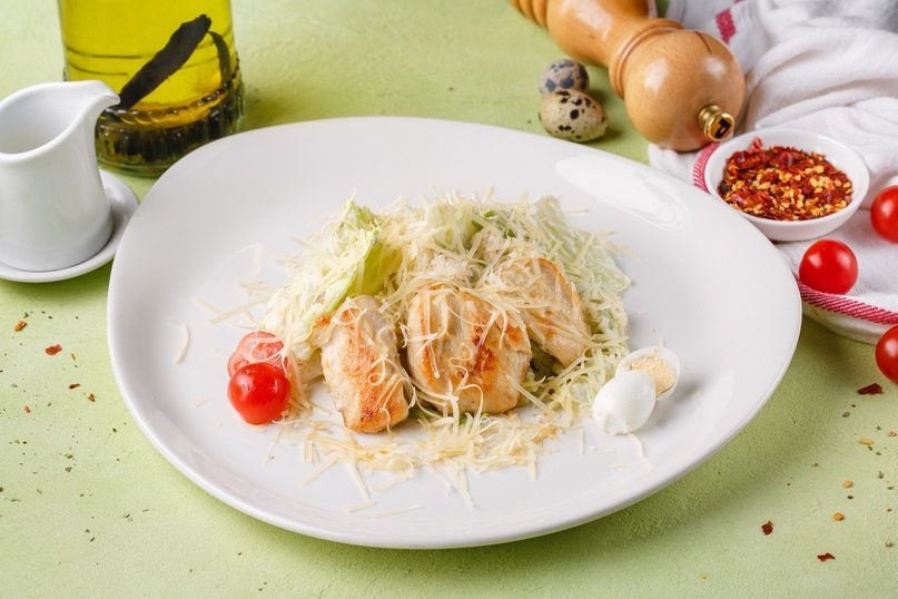 Салат Цезарь с куриным филе