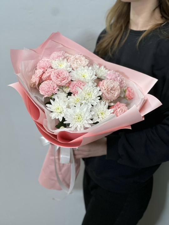 Букет «Пионовидный комплимент»
