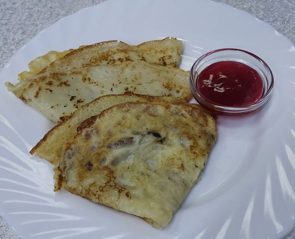 Блинчики с малиновым соусом, 100/25 гр.