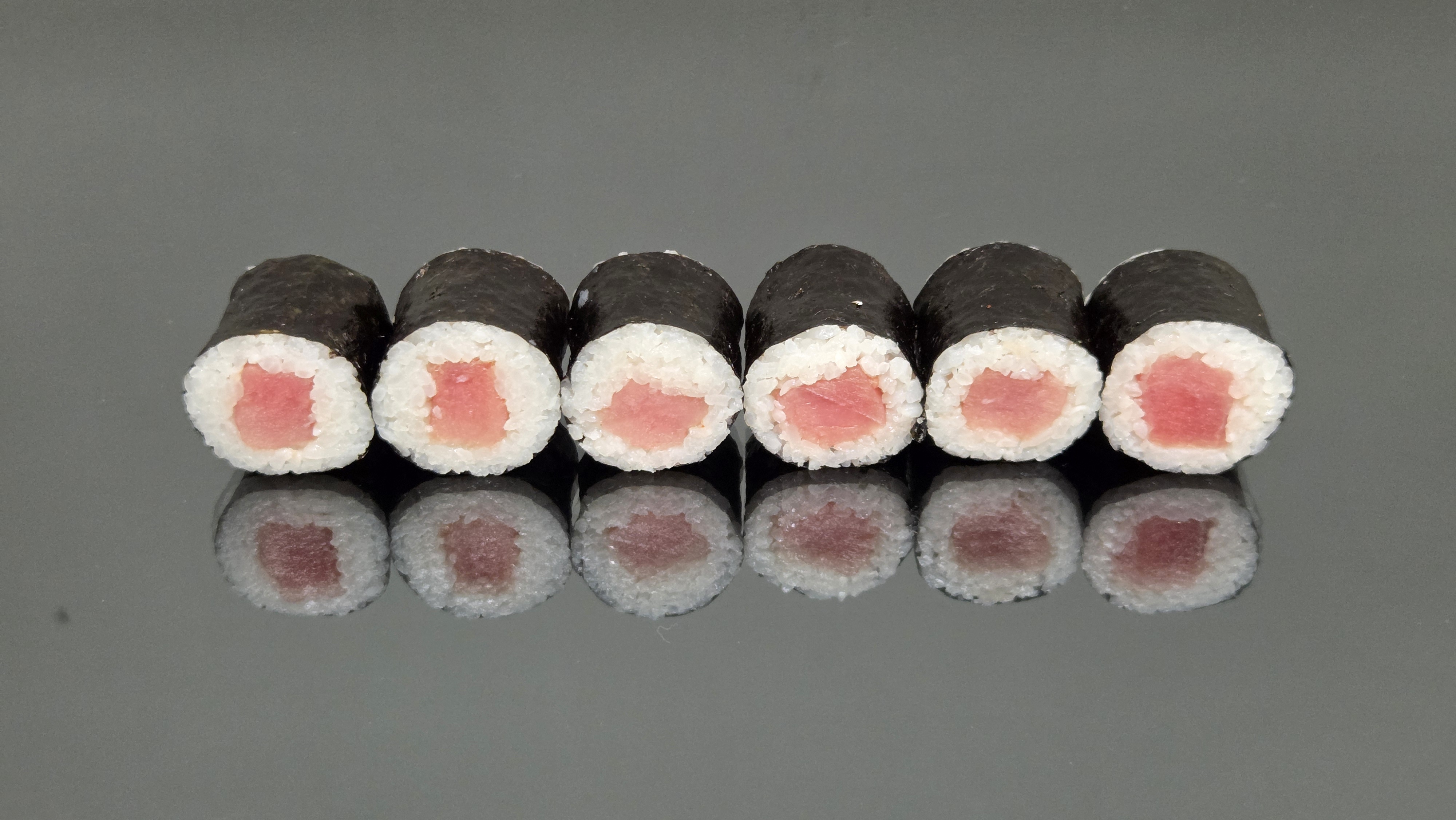 Маки с тунцом