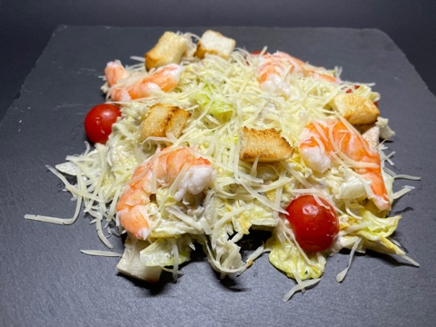 Салат Цезарь с креветками