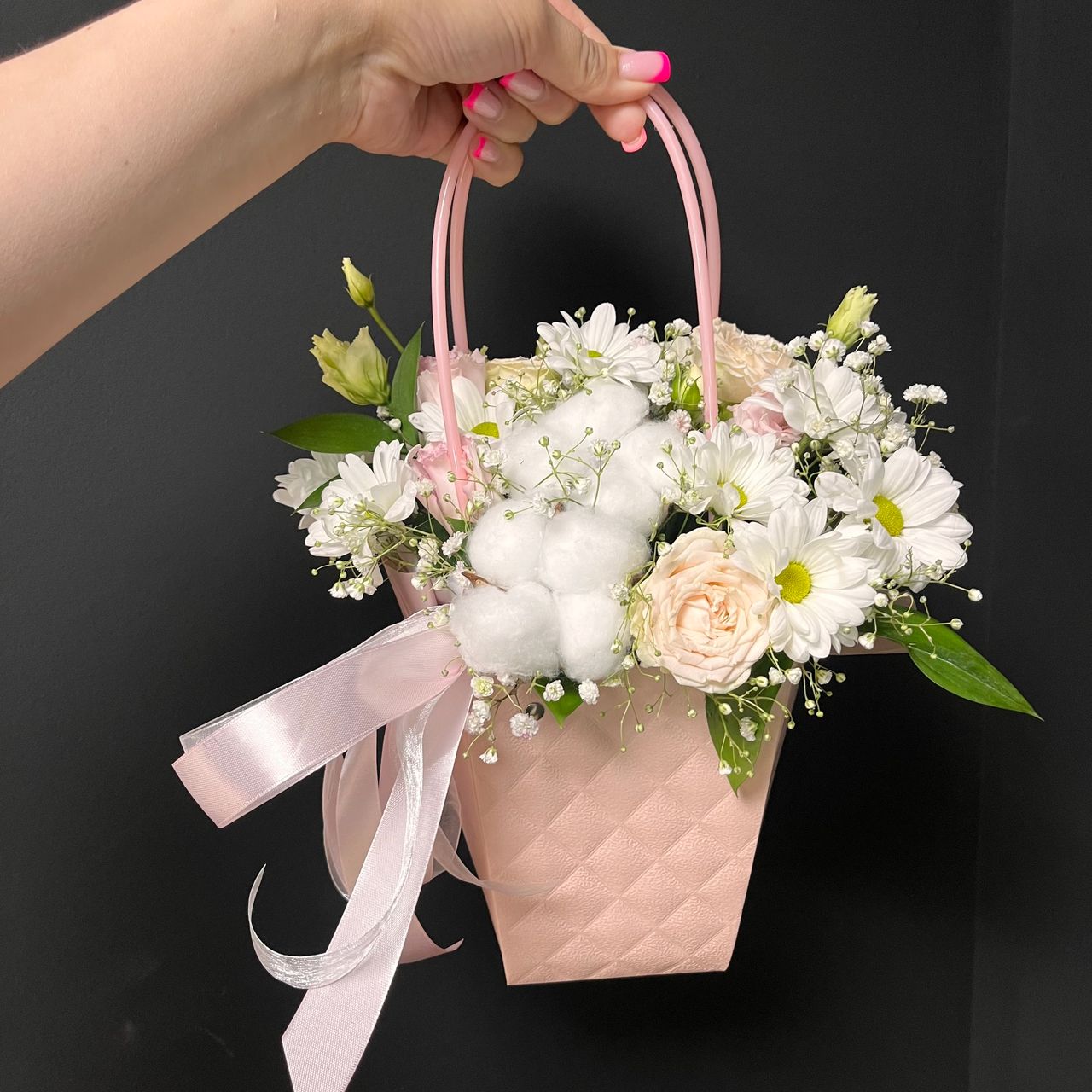 Композиция в нежных оттенках в сумочке 