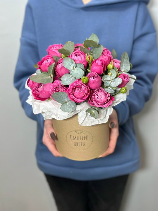 Крафтовая коробка с пионовидными розами