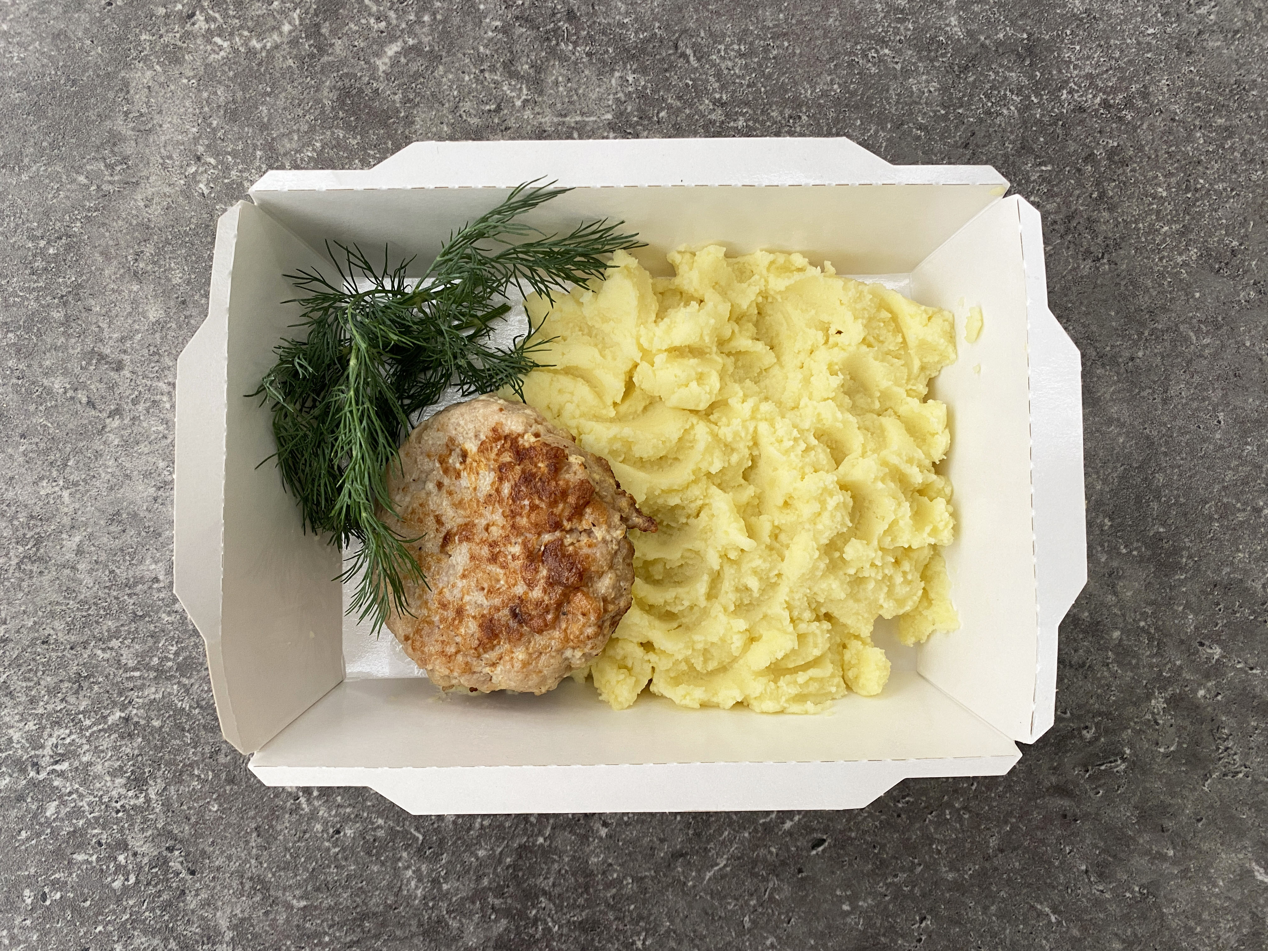 Котлетка куриная с картофельным пюре