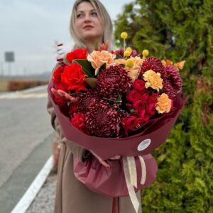 Сборный букет с хризантемой, розой и диантусом