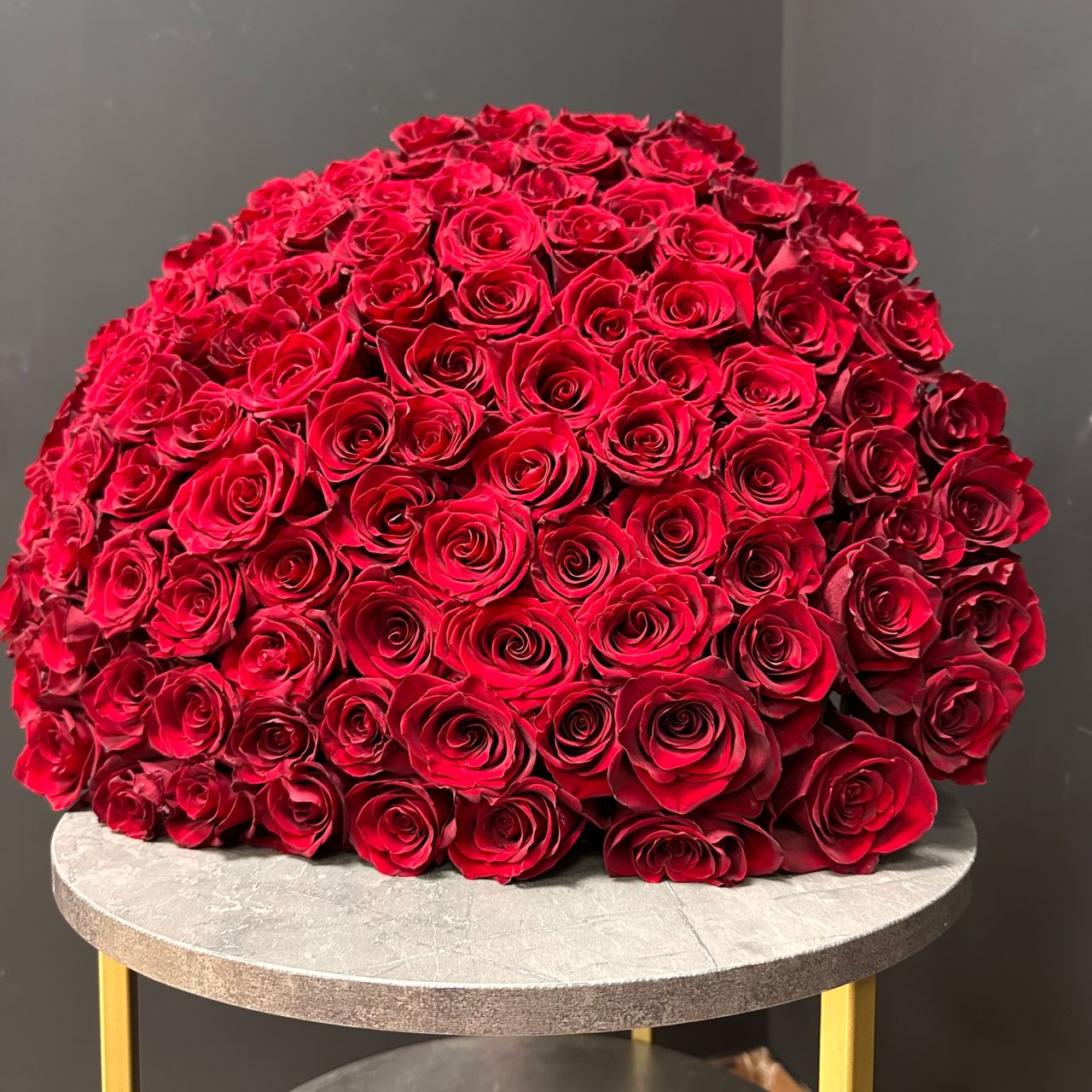 101 бордовая Роза Эквадор на ленте 60 см