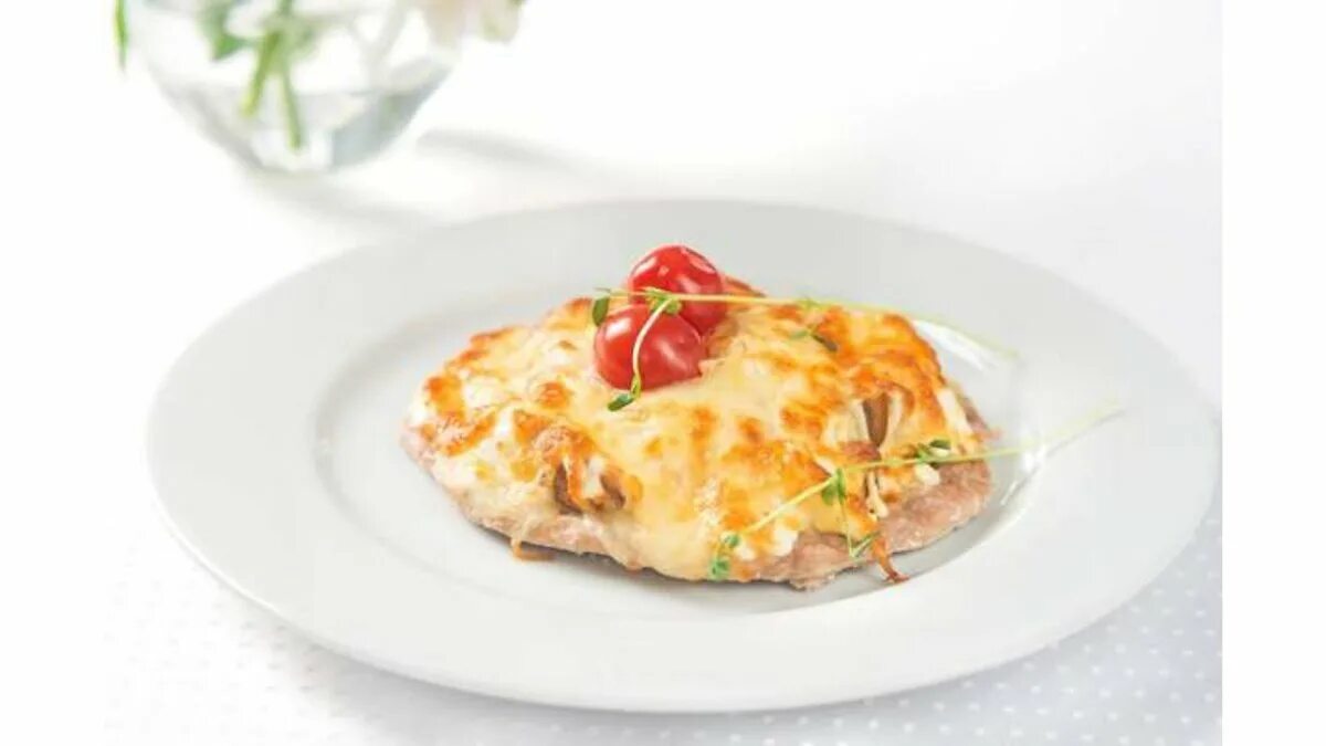 Филе куриное запеченное с помидорами