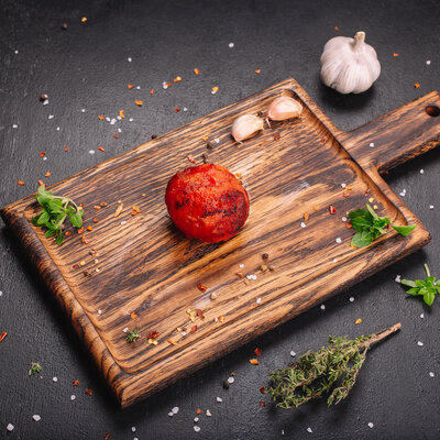 Помидор, запеченный на мангале