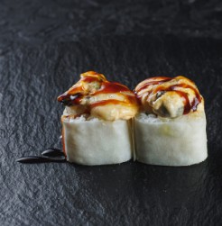 Запеченный с мидиями в спайси соусе (8 шт.)