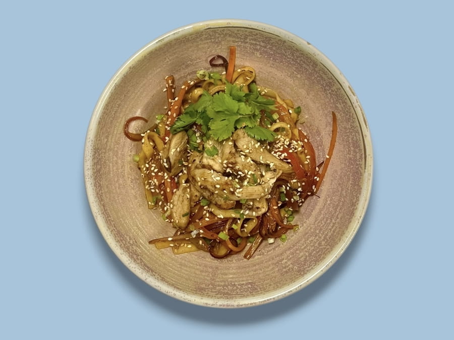 Wok удон с курицей