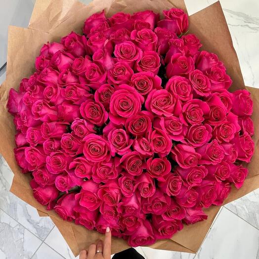 Букет из ярко розовых роз 101 шт