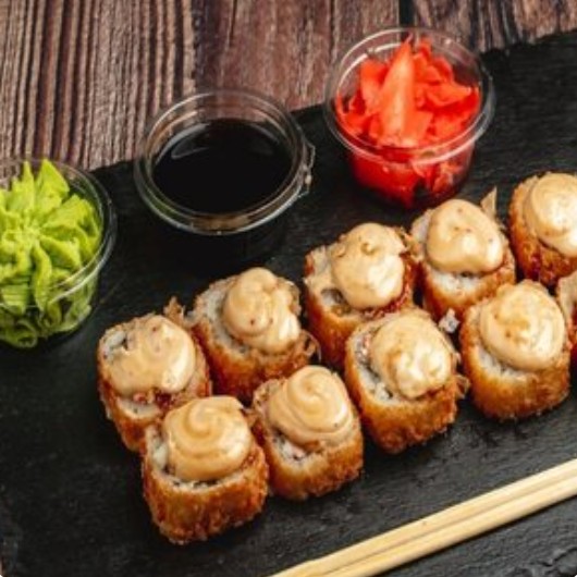 Запеченный ролл с лососем