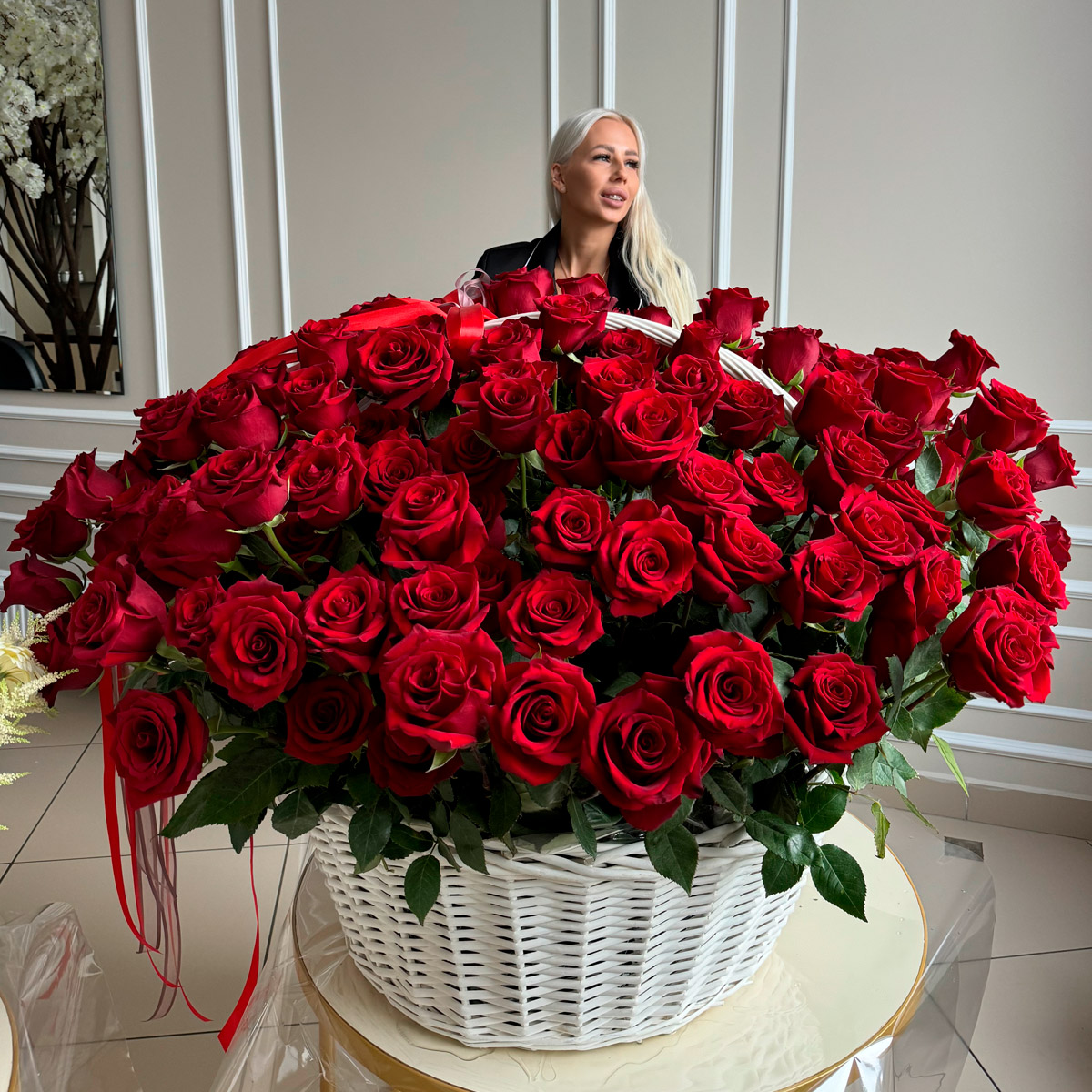 Корзина из 251 красной розы (предзаказ)