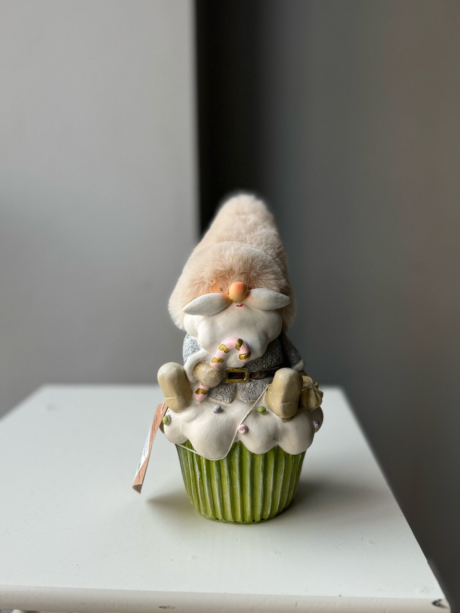 Сувенир Санта на капкейке полирезин 21*10,5*10