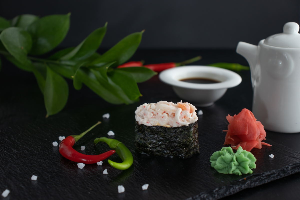 Cпайси суши с крабом