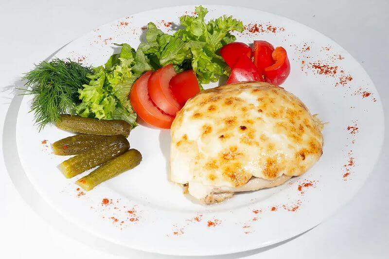 Курица запеченная с грибами