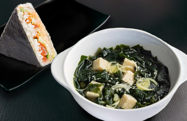 Мисо суп + Онигири спайси лосось