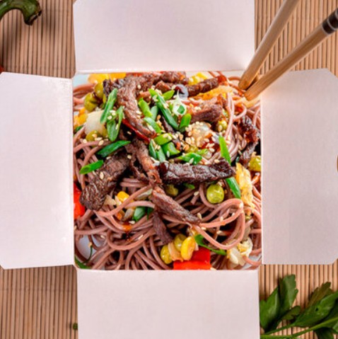 Wok классический с говядиной и лапшой соба